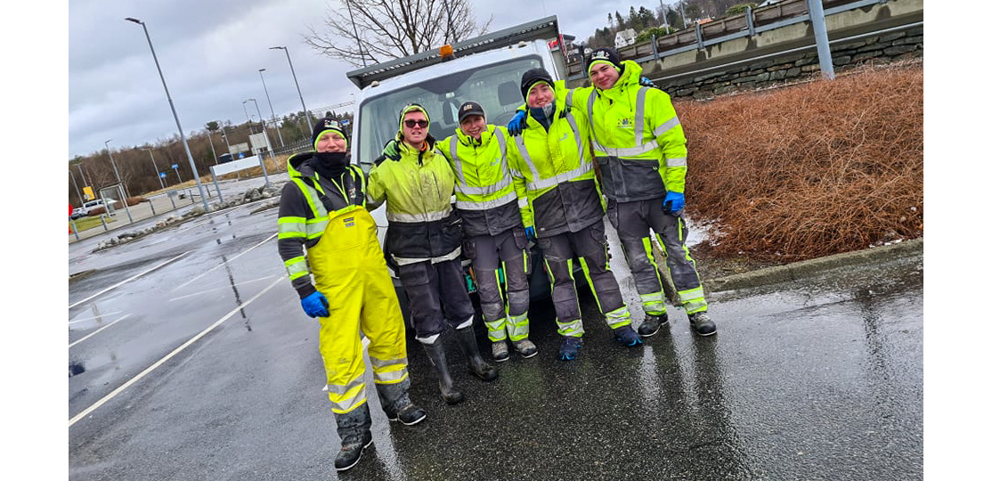 Anleggsgartnere utenfor Ikea.